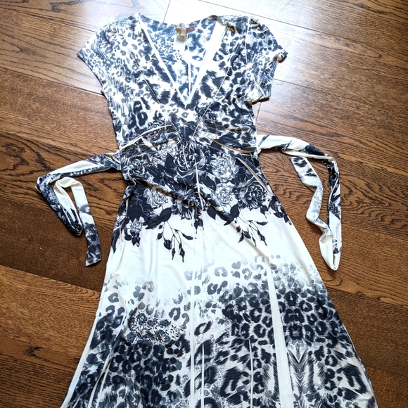 Women's Floral Pattern Dress Size Small - Picture 1 of 5